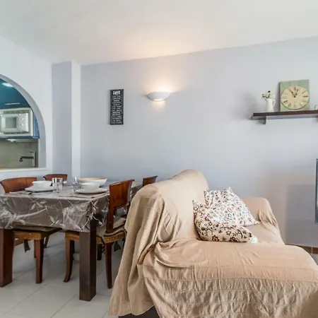 Townhall 2 Bed + Pool -