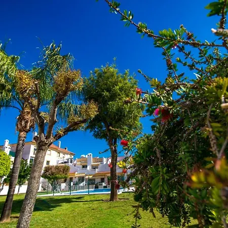 Vakantiehuis Townhall 2 Bed + Pool -