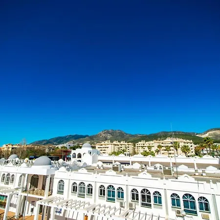 Vakantiehuis Townhall 2 Bed + Pool - Torremolinos