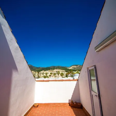 Townhall 2 Bed + Pool - *